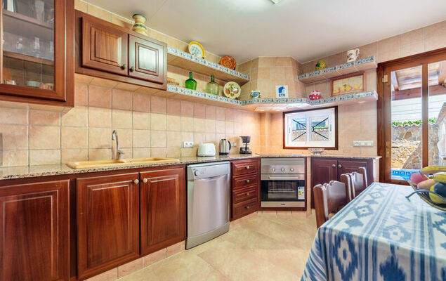 Pintor Beach House - Photo 8